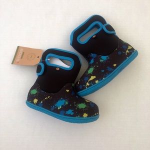 SOLD ON CROSSPOST Nwt Bogs 9